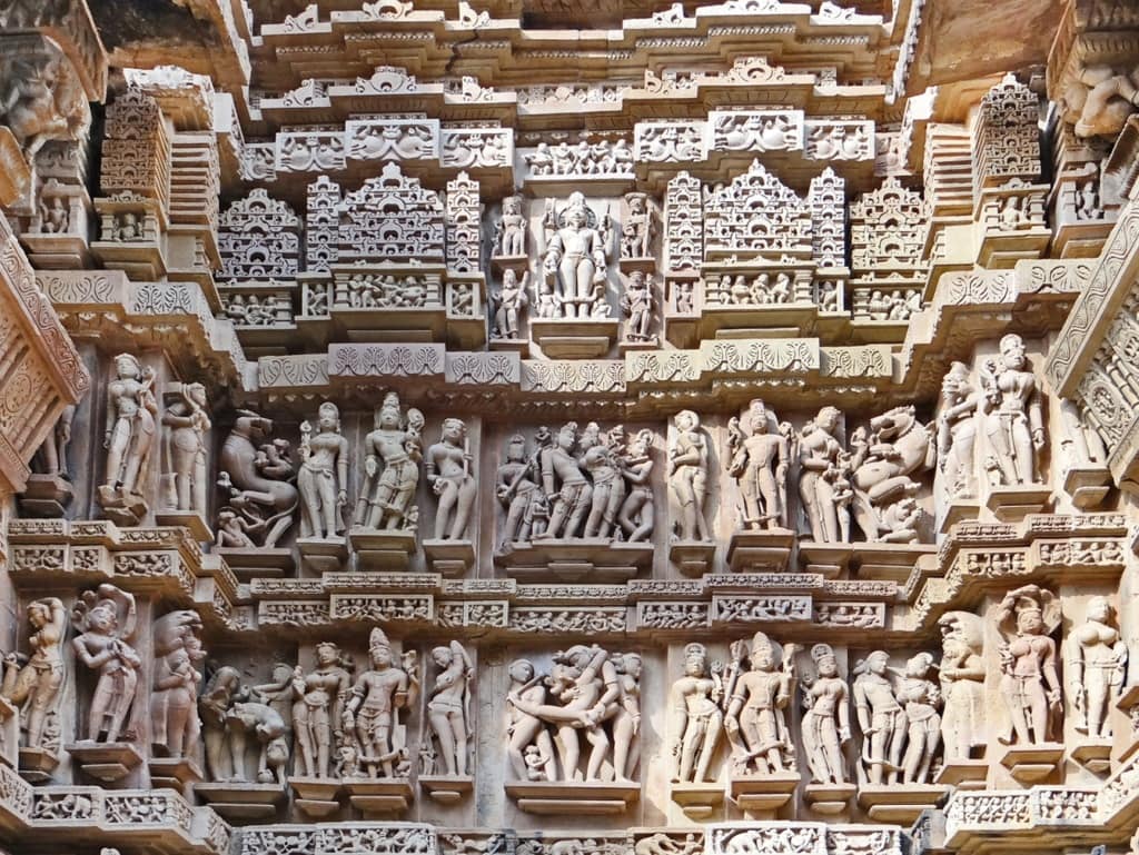 Temple de Khajuraho sculptures érotiques