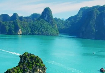 Baie d'along au Vietnam une vue magnifique