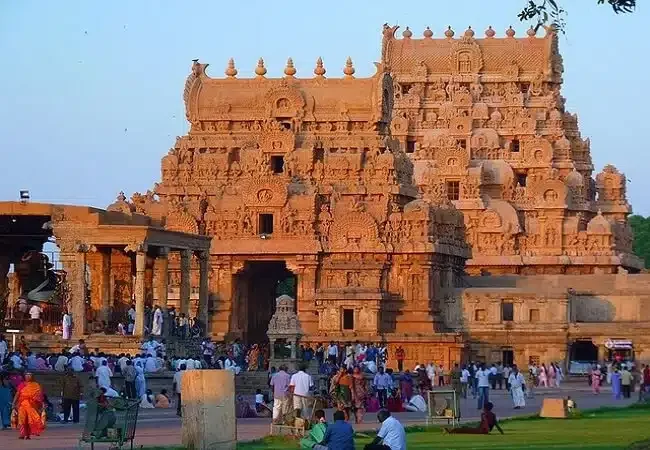 Brihadeshwara templ, Inde